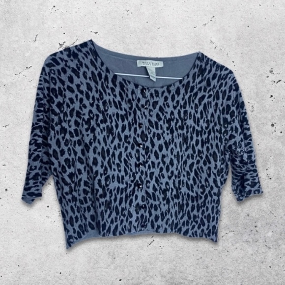 White House‎ Black Market Cardigan Crop Button Animal Print Silk Gray/Blue W S - Picture 7 of 8